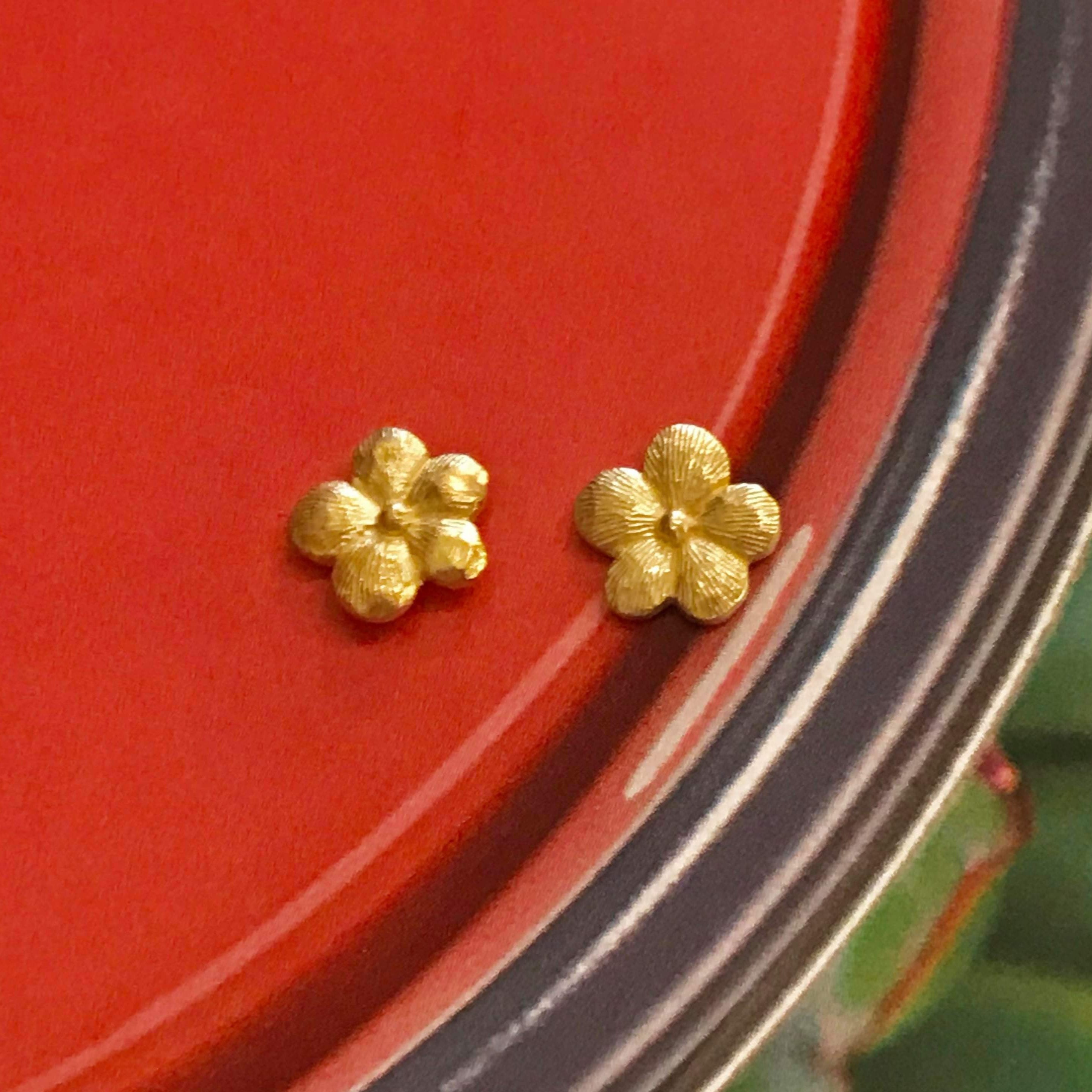 Dogwood Mini Gold Earrings