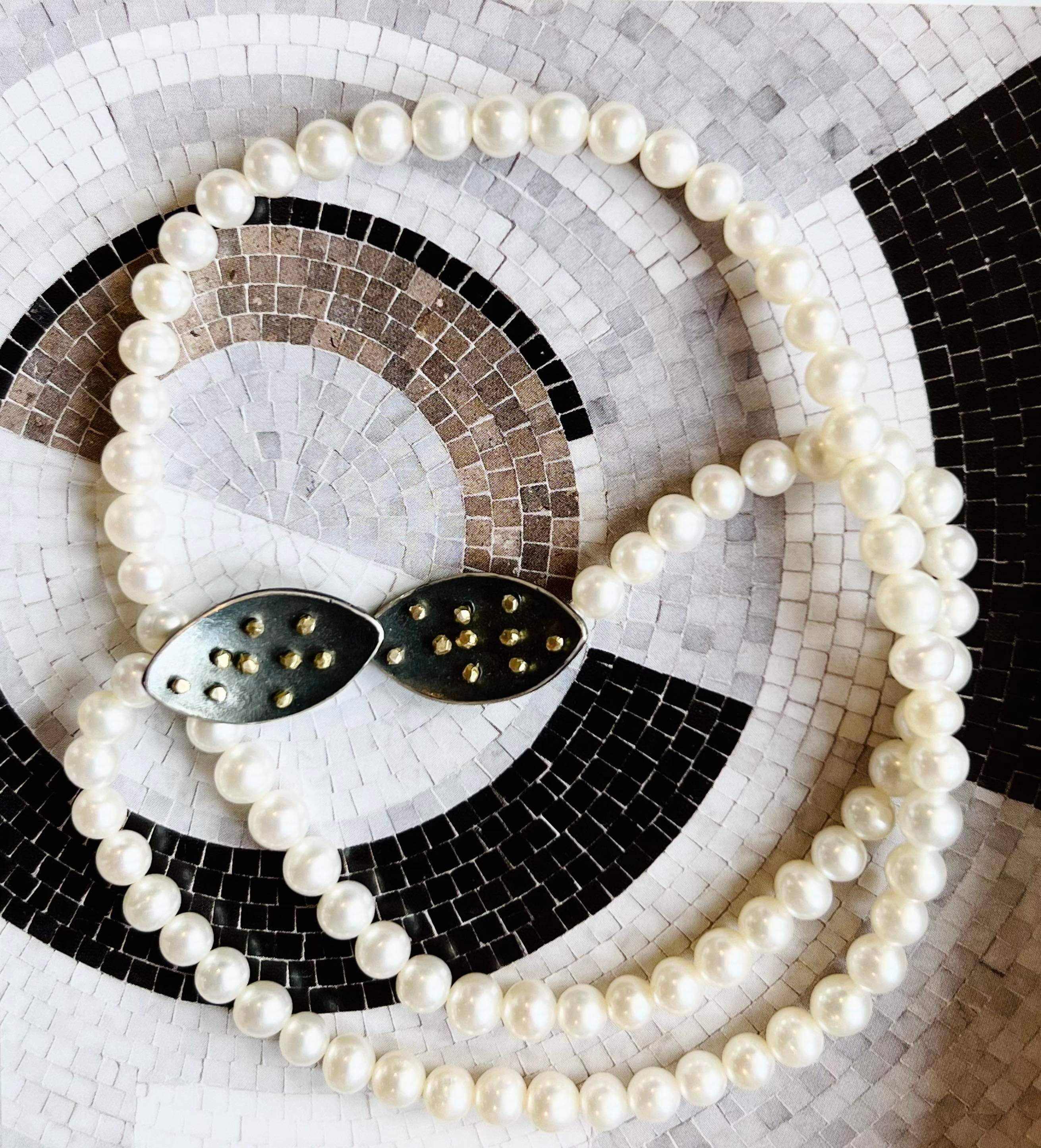 Pearl Leaf Spangles Silver Necklace