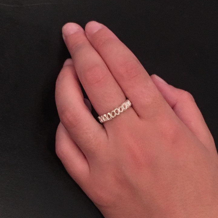 Kellie Single Row Ring