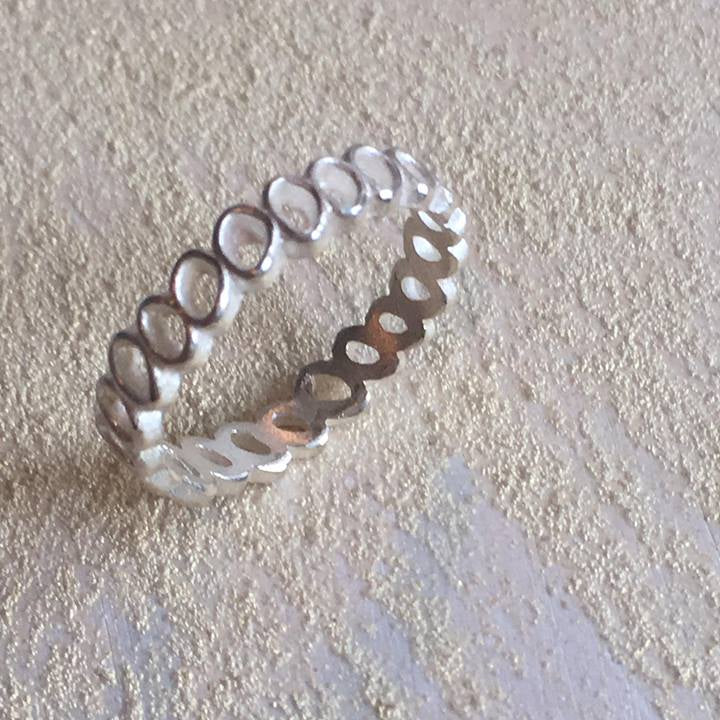 Kellie Single Row Ring