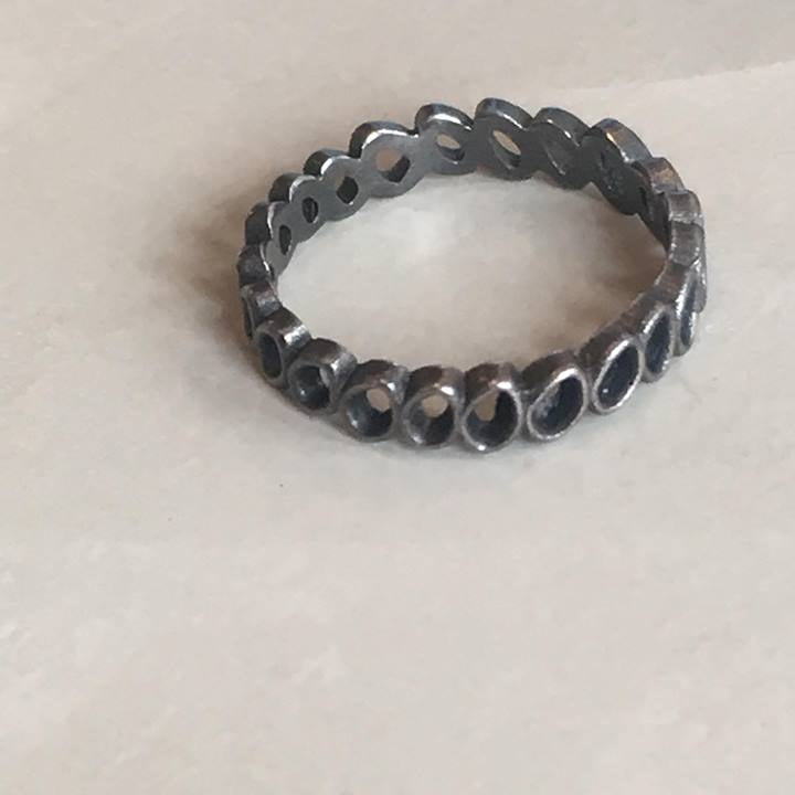 Kellie Single Row Ring (Patina)