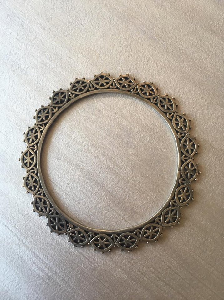 Madeline Wheel Scalloped Silver Bangle (Patina)