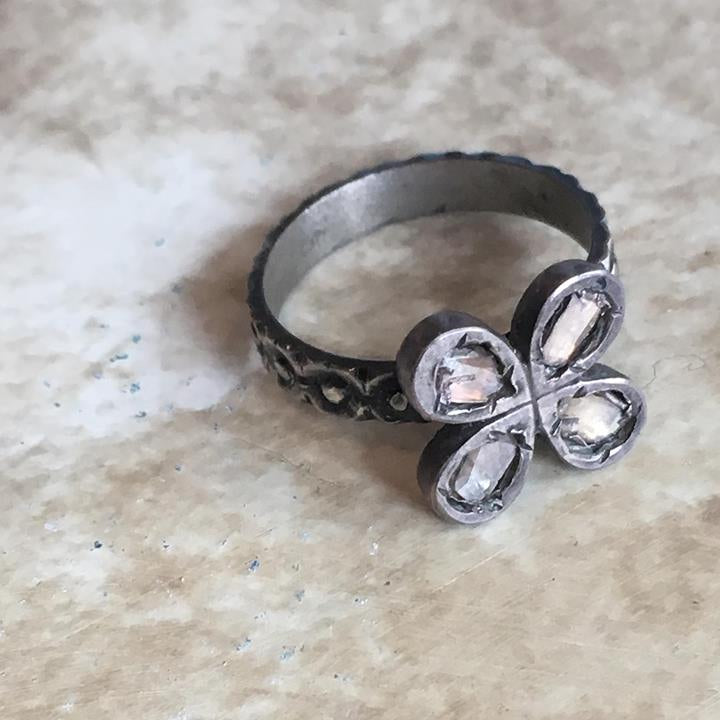 Rosa 4-Petal Ring