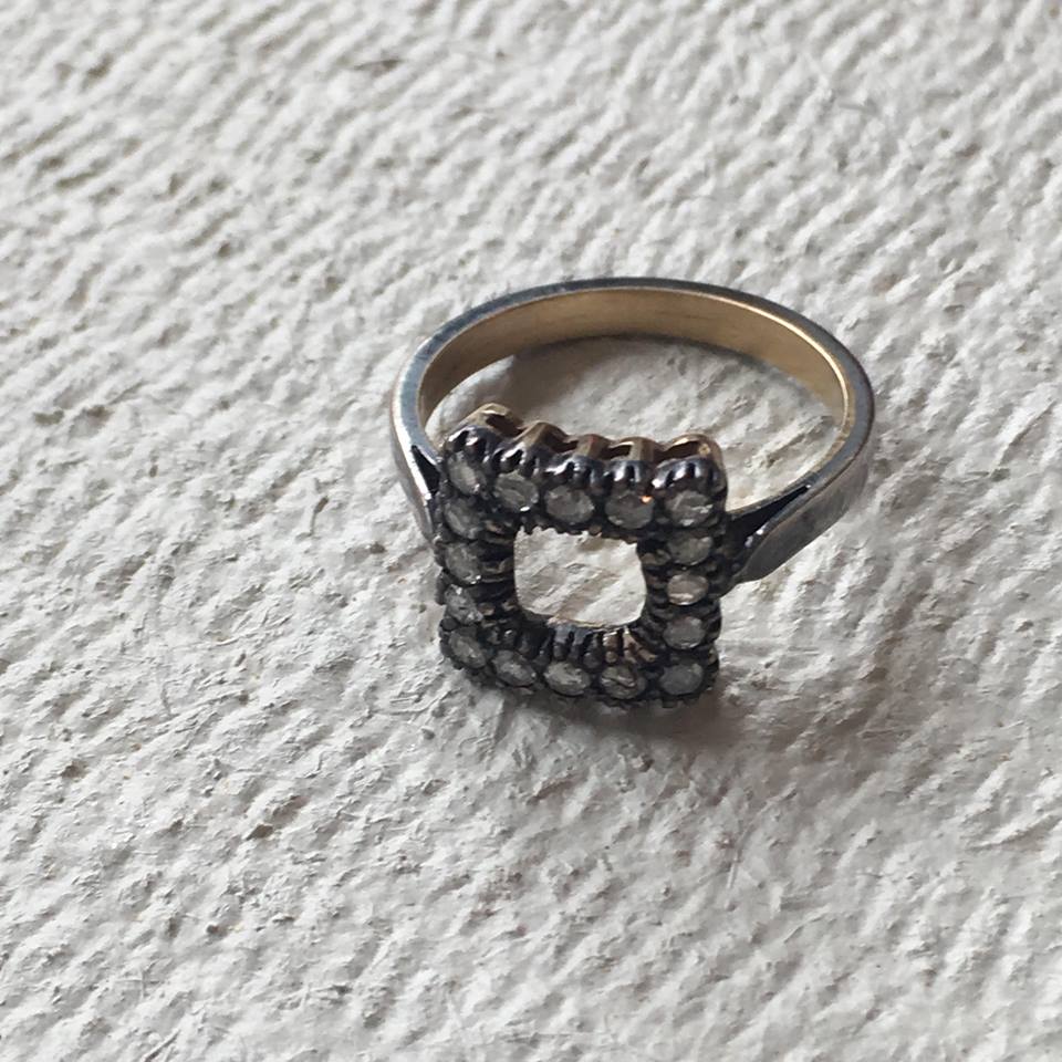 Square Outline (Inner Prong) Ring