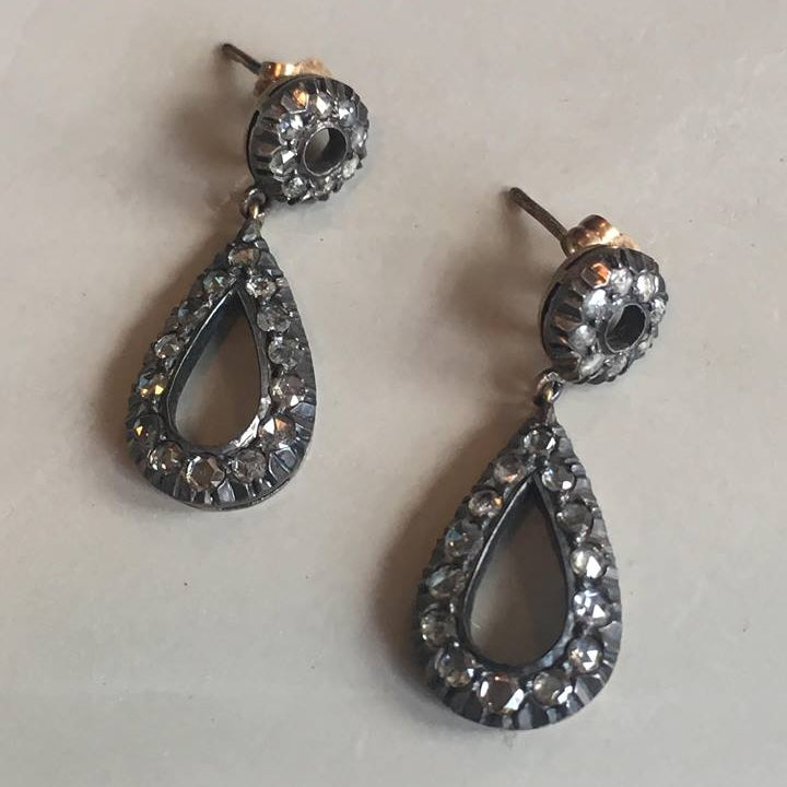 Teardrop Outline Earrings