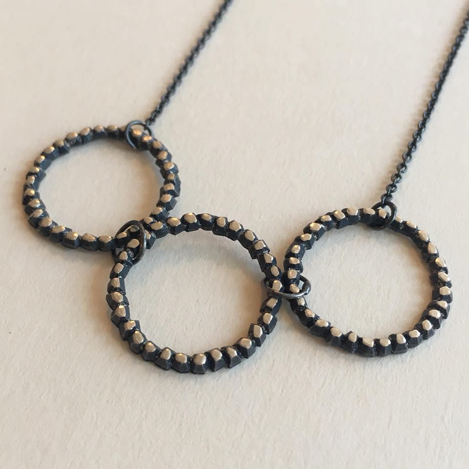 Victoria Outline 3- Round Necklace (Patina)