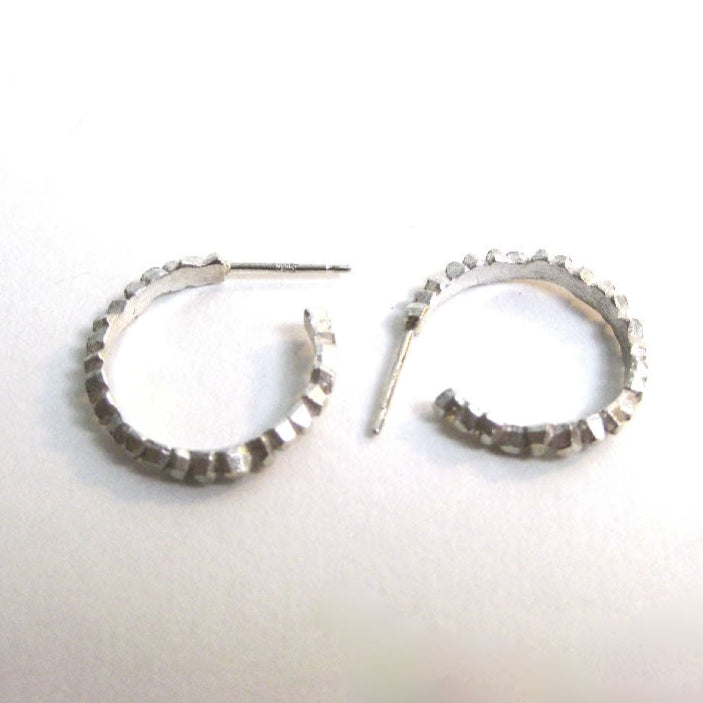 Victoria Wave Small Single Hoop Earrings