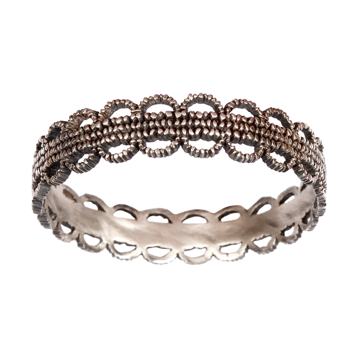 Victoria Scalloped Thin Bangle (Patina)