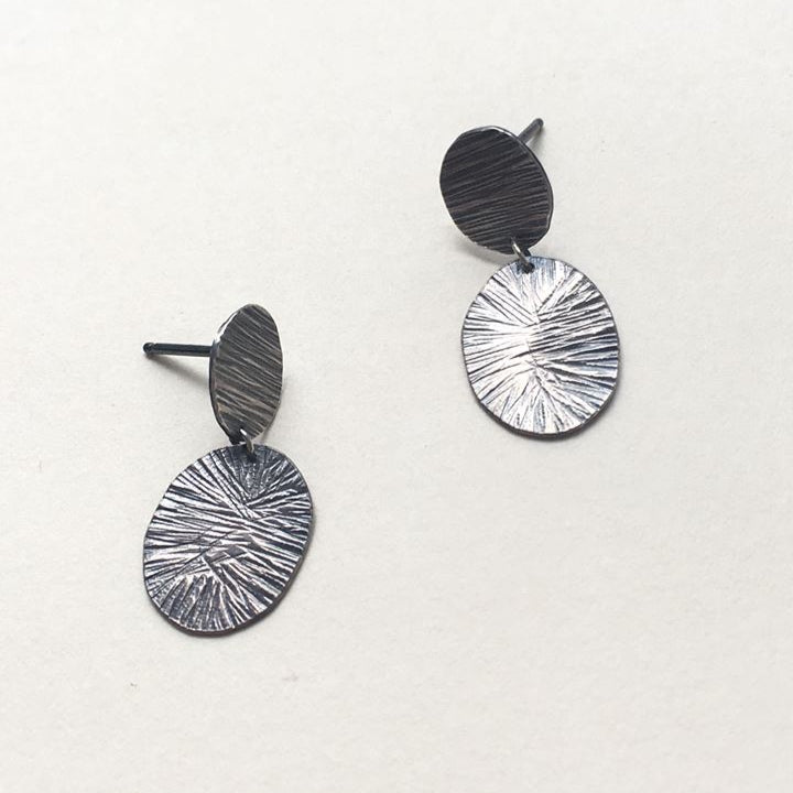 Water Drop Oval Wheel Silver Earrings (Patina)