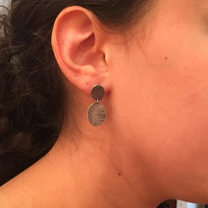 Water Drop Oval Wheel Silver Earrings (Patina)