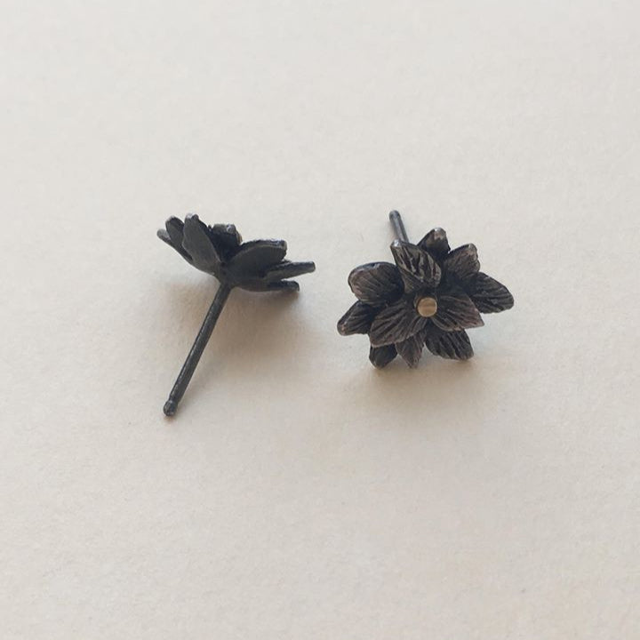 Wax Flower Pointed Small Earrings (Patina)