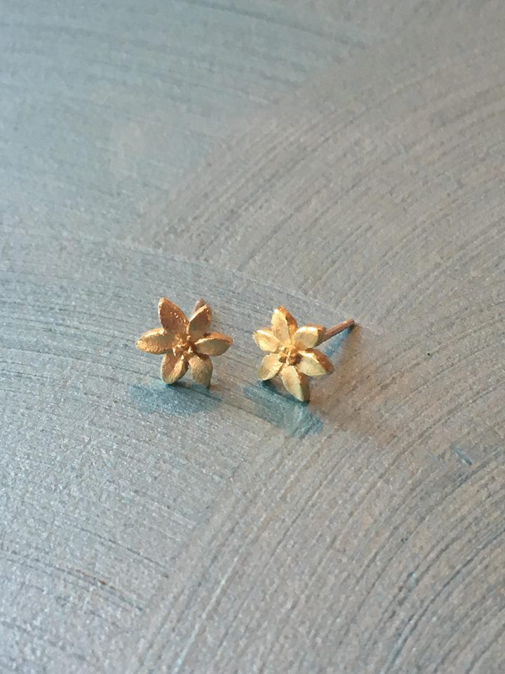 Zinnia Mini Gold Earrings